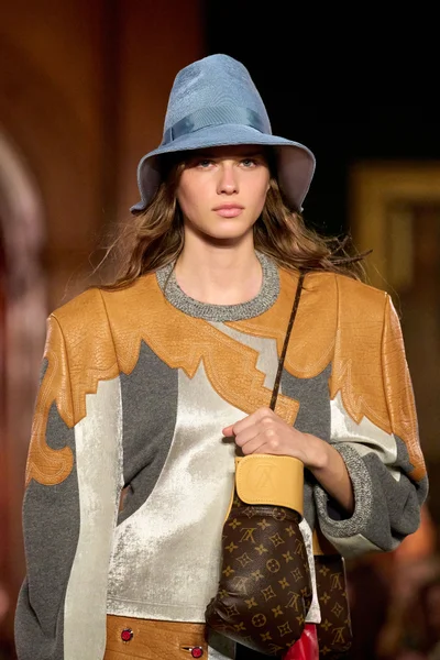 Look 22